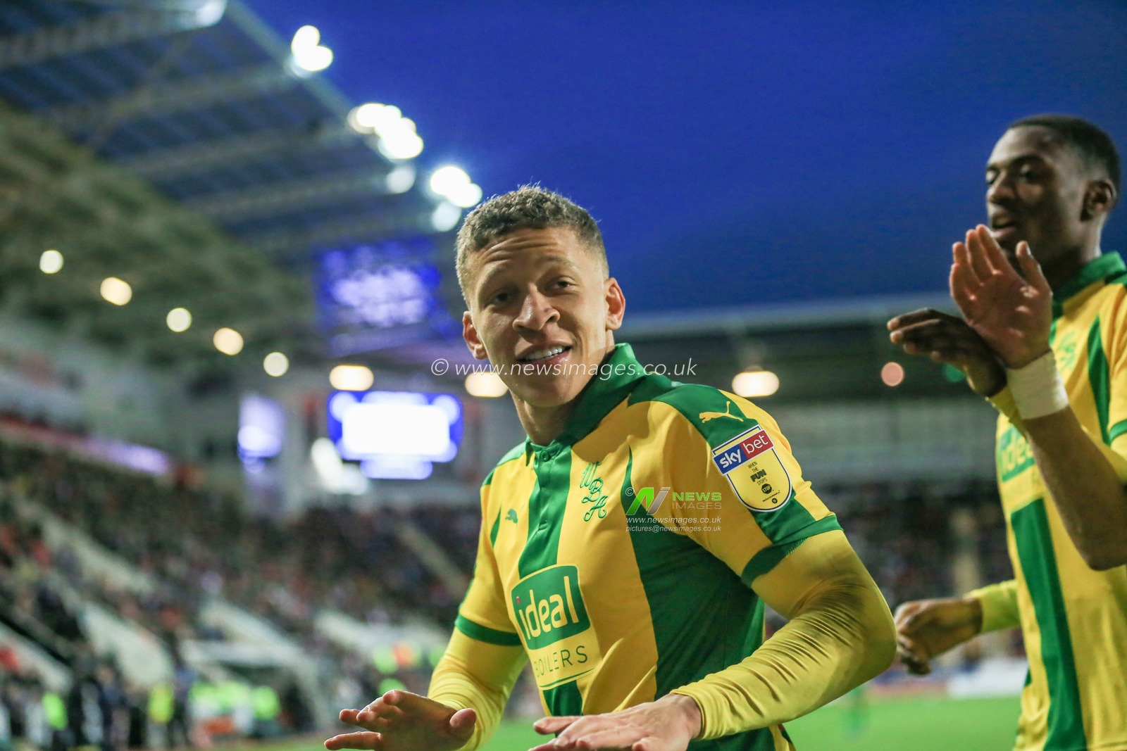 22nd December 2018, New York Stadium, Rotherham, England; Sky Bet Championship Rotherham Utd v West Bromwich Albion ;  Dwight Gayle (16) of West Brom celebrates his hat-trick to make it 0-4


Credit: Mark Cosgrove/News Images

English Football League images are subject to DataCo Licence