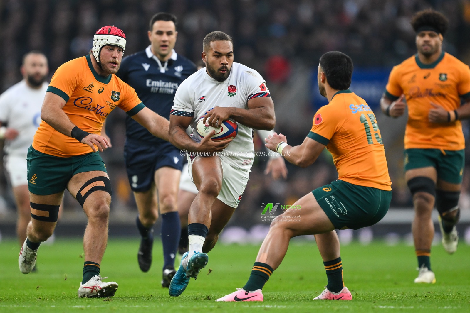 Ollie Lawrence of England makes a break during the Autumn Nations Series match England vs Australia at Allianz Stadium, Twickenham, United Kingdom, 8th November 2024

(Photo by Craig Thomas/News Images)