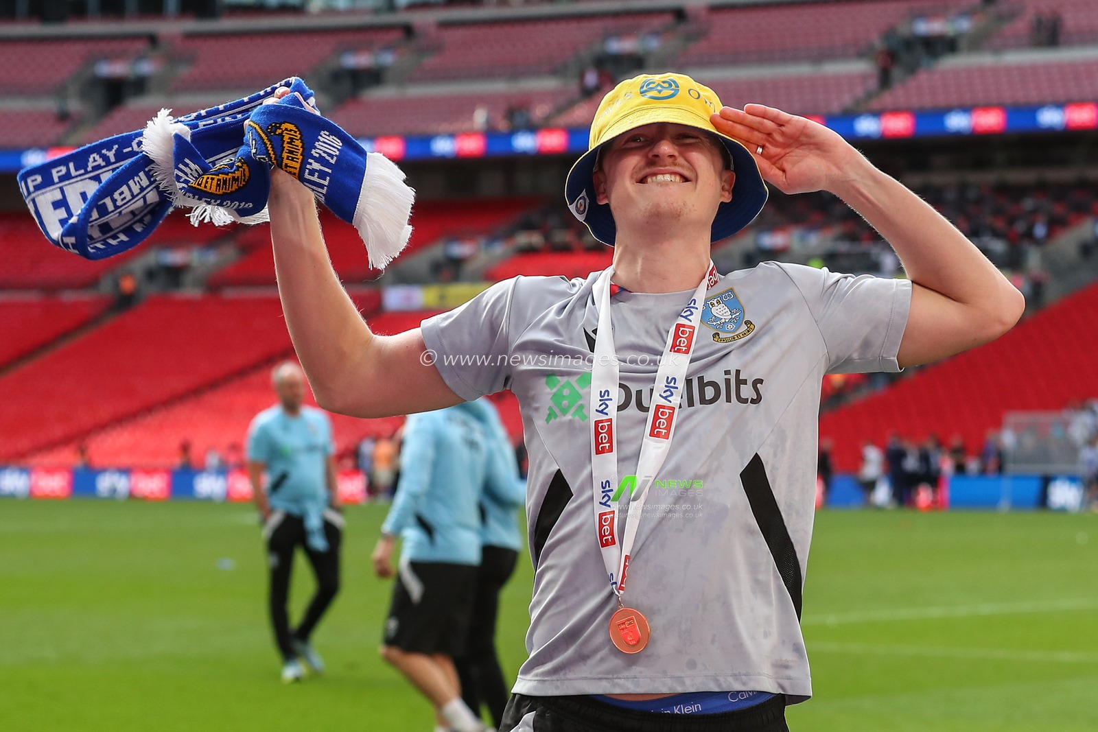George Byers #14 of Sheffield Wednesday celebrate their win and promotion to the Championship after the Sky Bet League 1 Play-off Final match Barnsley vs Sheffield Wednesday at Wembley Stadium, London, United Kingdom, 29th May 2023

(Photo by Gareth Evans/News Images)