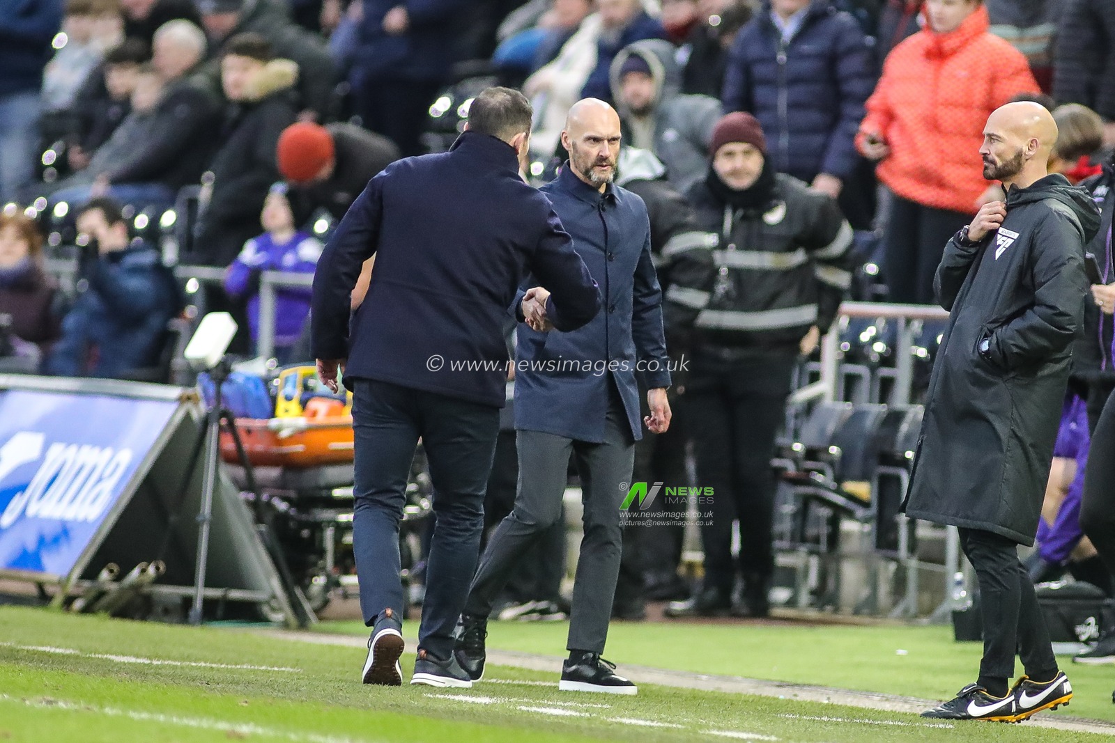 Swansea City Head Coach Luke Williams and Coventry City Head Coach Frank Lampard shake hands at the final whistle during the Sky Bet Championship match Swansea City vs Coventry City at Swansea.com Stadium, Swansea, United Kingdom, 1st February 2025

(Photo by Andrew Lewis/News Images)