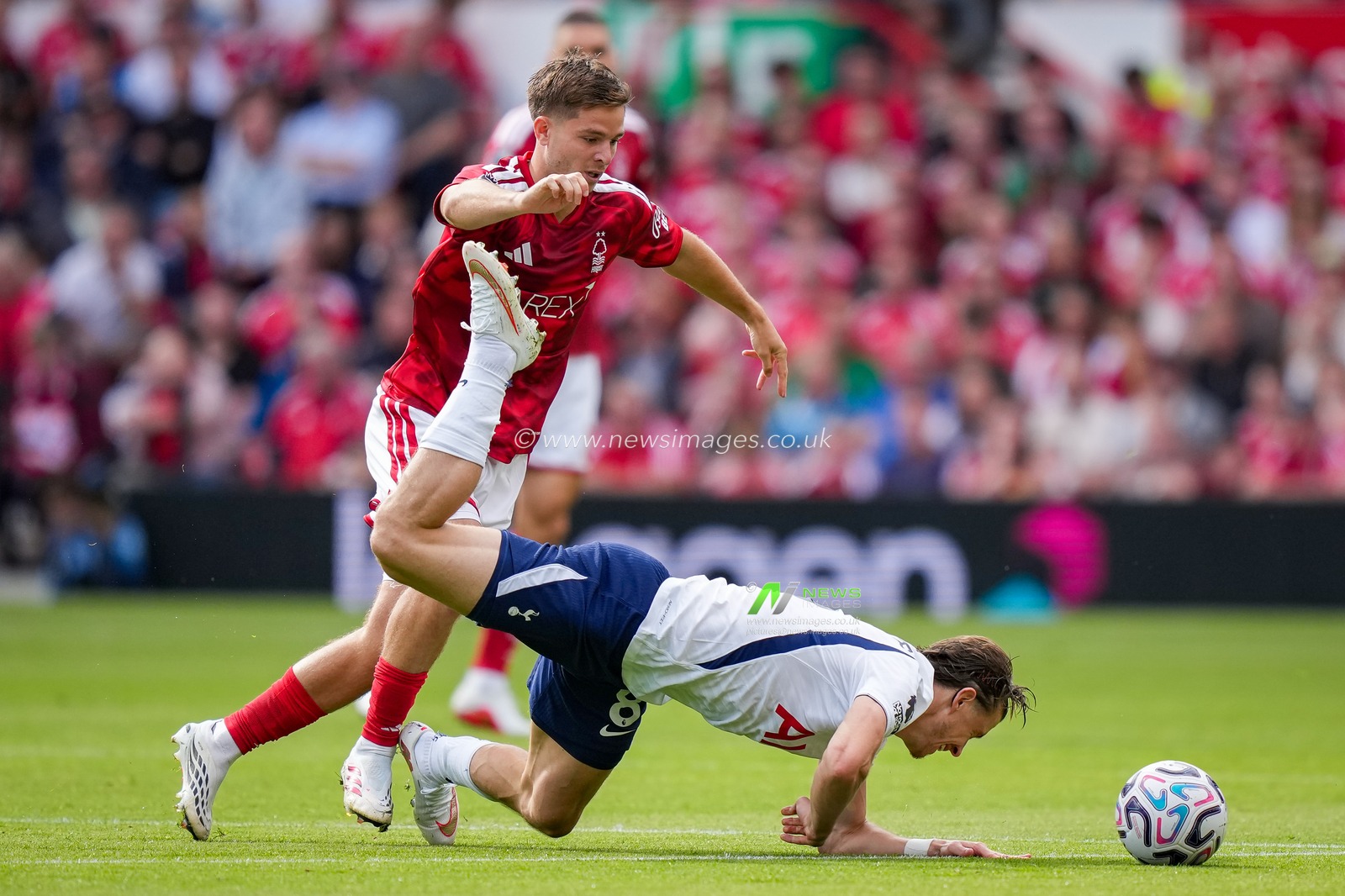 Conor Gallagher of Tottenham Hotspur is tackled by  James McAtee of Nottingham Forest during the Premier League match Nottingham Forest vs Tottenham Hotspur at City Ground, Nottingham, United Kingdom on 05 September 2026

(Photo by Maynard Manyowa/News Images)