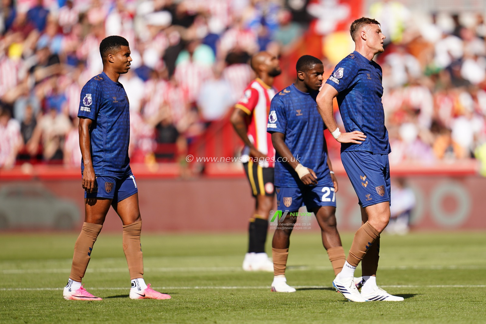Dan Ballard of Sunderland looks on after his goal is disallowed during the Premier League match Brentford vs Sunderland at GTECH Community Stadium, London, United Kingdom on 05 September 2026

(Photo by Harvey Murphy/News Images)