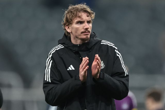 Nick Woltemade of Newcastle United applauds the fans after the final whistle during the Emirates FA Cup 5th Round  match Newcastle Untied vs Manchester City at St. James's Park, Newcastle, United Kingdom on 07 March 2026

(Photo by Mark Cosgrove/News Images)