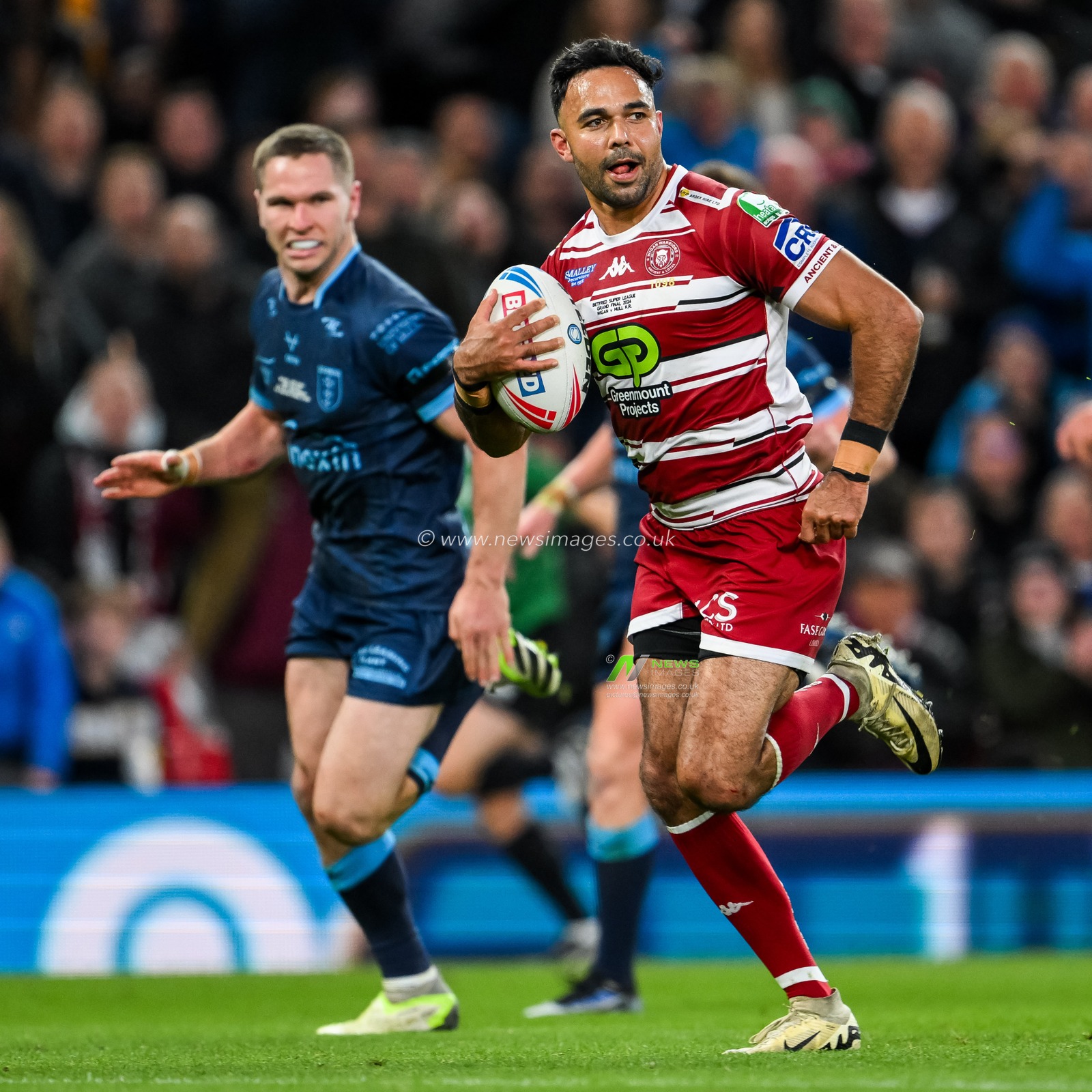 Bevan French of Wigan Warriors breaks with the ball during the Betfred Super League Grand Final match Wigan Warriors vs Hull KR at Old Trafford, Manchester, United Kingdom, 12th October 2024

(Photo by Craig Thomas/News Images)