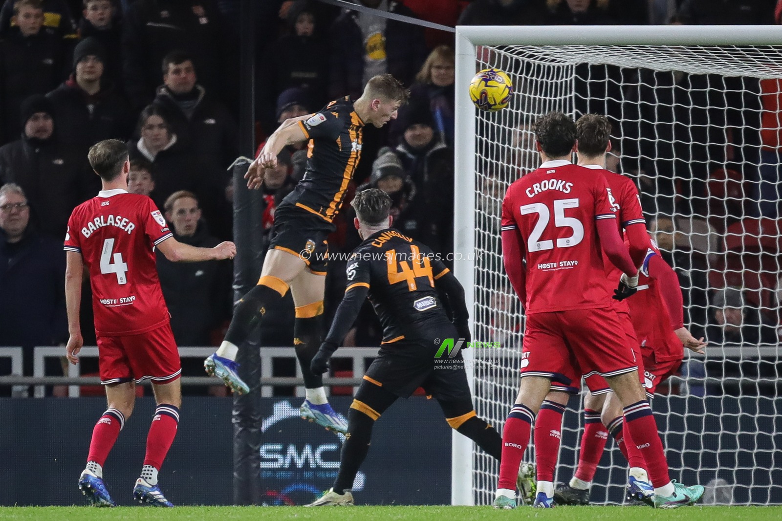 Liam Delap #20 of Hull City heads the ball at goal and scores to make it 1-1 during the Sky Bet Championship match Middlesbrough vs Hull City at Riverside Stadium, Middlesbrough, United Kingdom, 13th December 2023

(Photo by James Heaton/News Images)