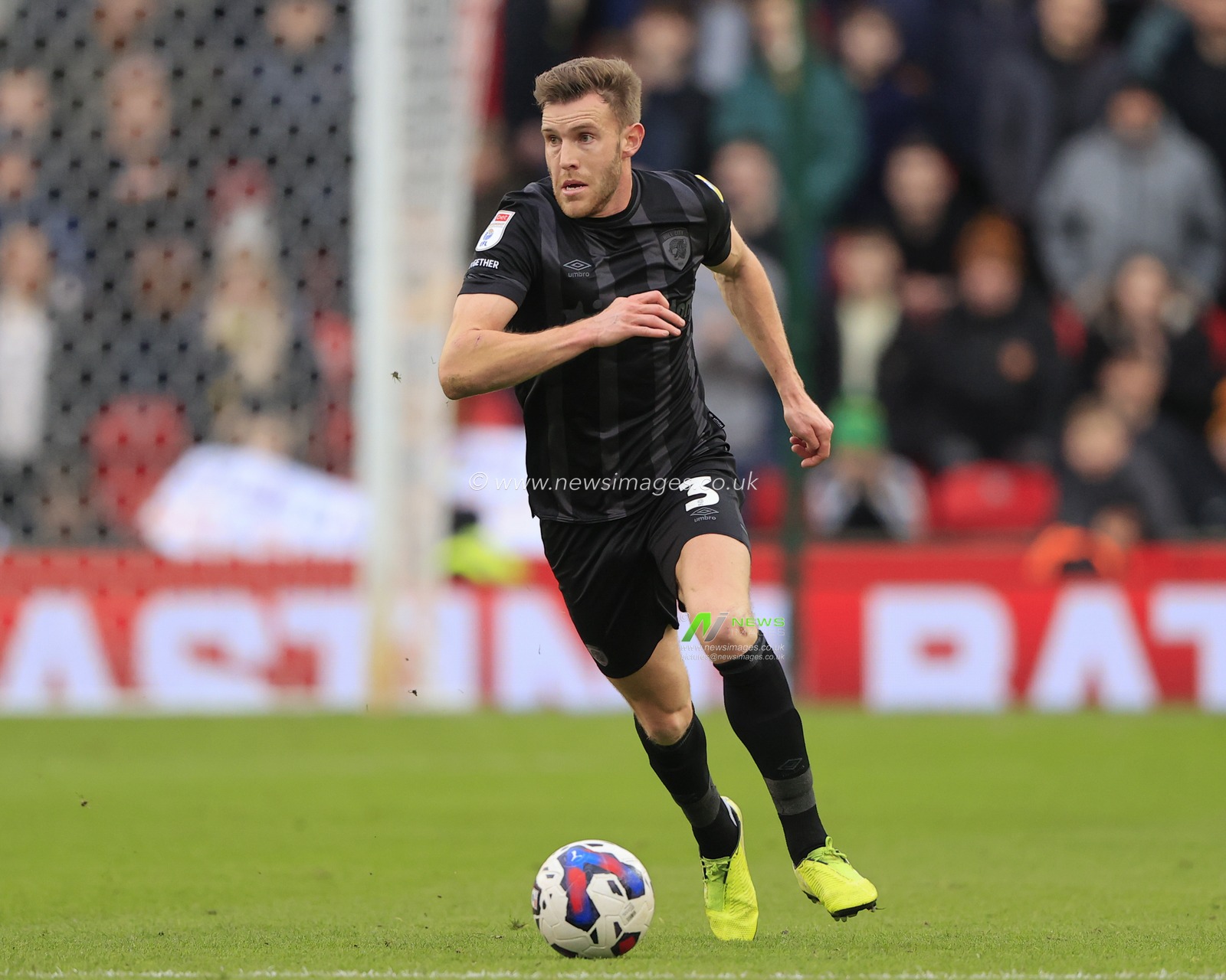 Callum Elder #3 of Hull City runs with the ball during the Sky Bet Championship match Stoke City vs Hull City at Bet365 Stadium, Stoke-on-Trent, United Kingdom, 11th February 2023

(Photo by Conor Molloy/News Images)
