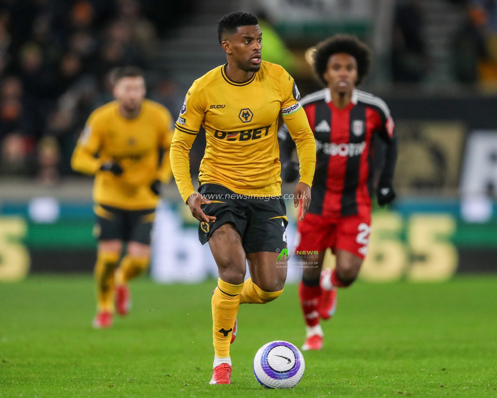 NÃ©lson Semedo of Wolverhampton Wanderers breaks with the ball during the Premier League match Wolverhampton Wanderers vs Fulham at Molineux, Wolverhampton, United Kingdom, 25th February 2025

(Photo by Gareth Evans/News Images)