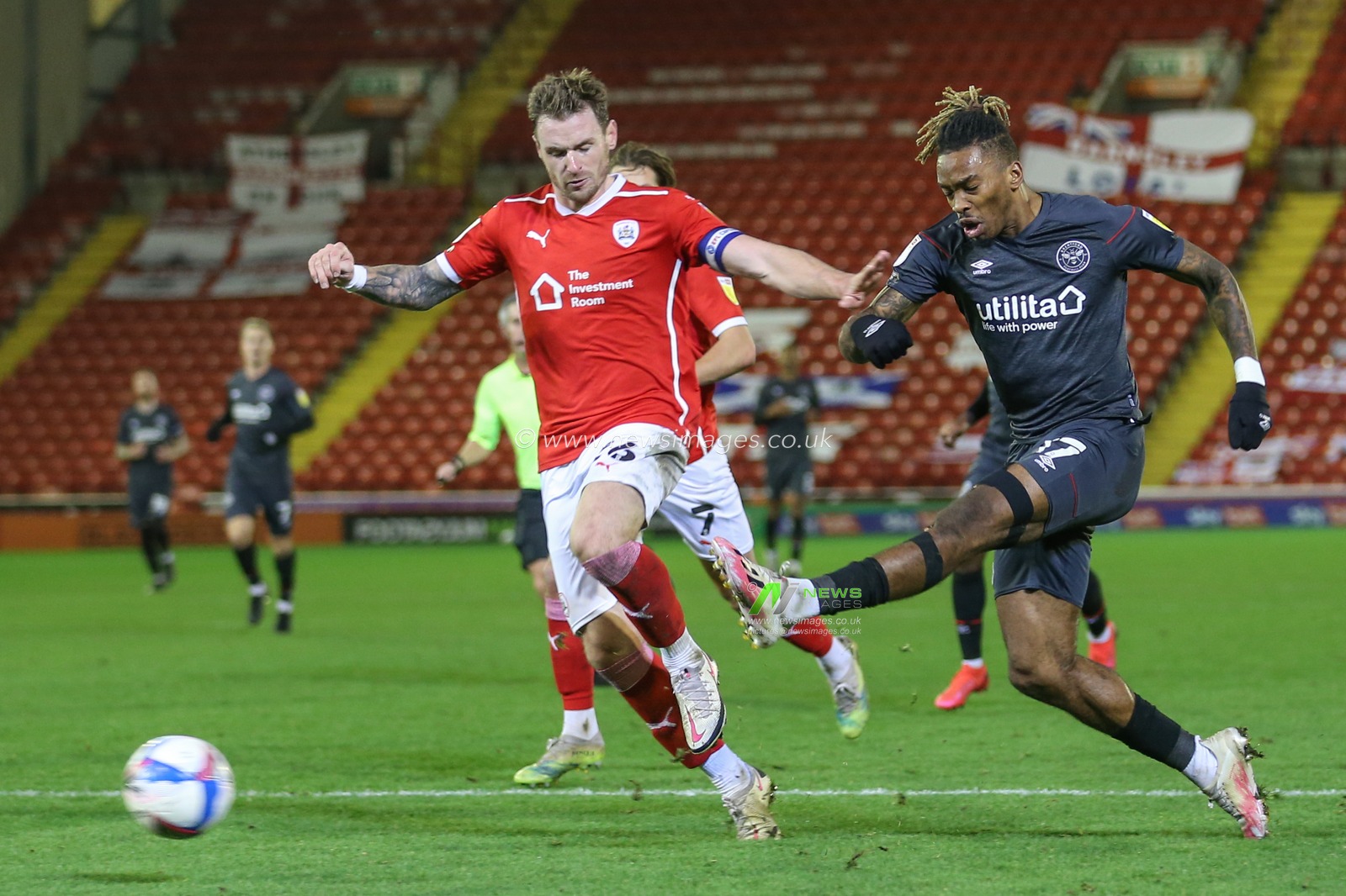 Ivan Toney #17 of Brentford shoots during the game