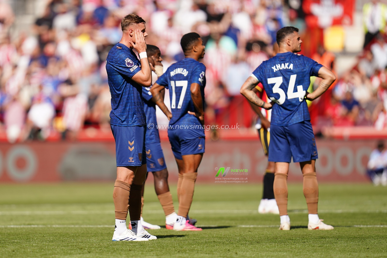 Dan Ballard of Sunderland looks on during the Premier League match Brentford vs Sunderland at GTECH Community Stadium, London, United Kingdom on 05 September 2026

(Photo by Harvey Murphy/News Images)