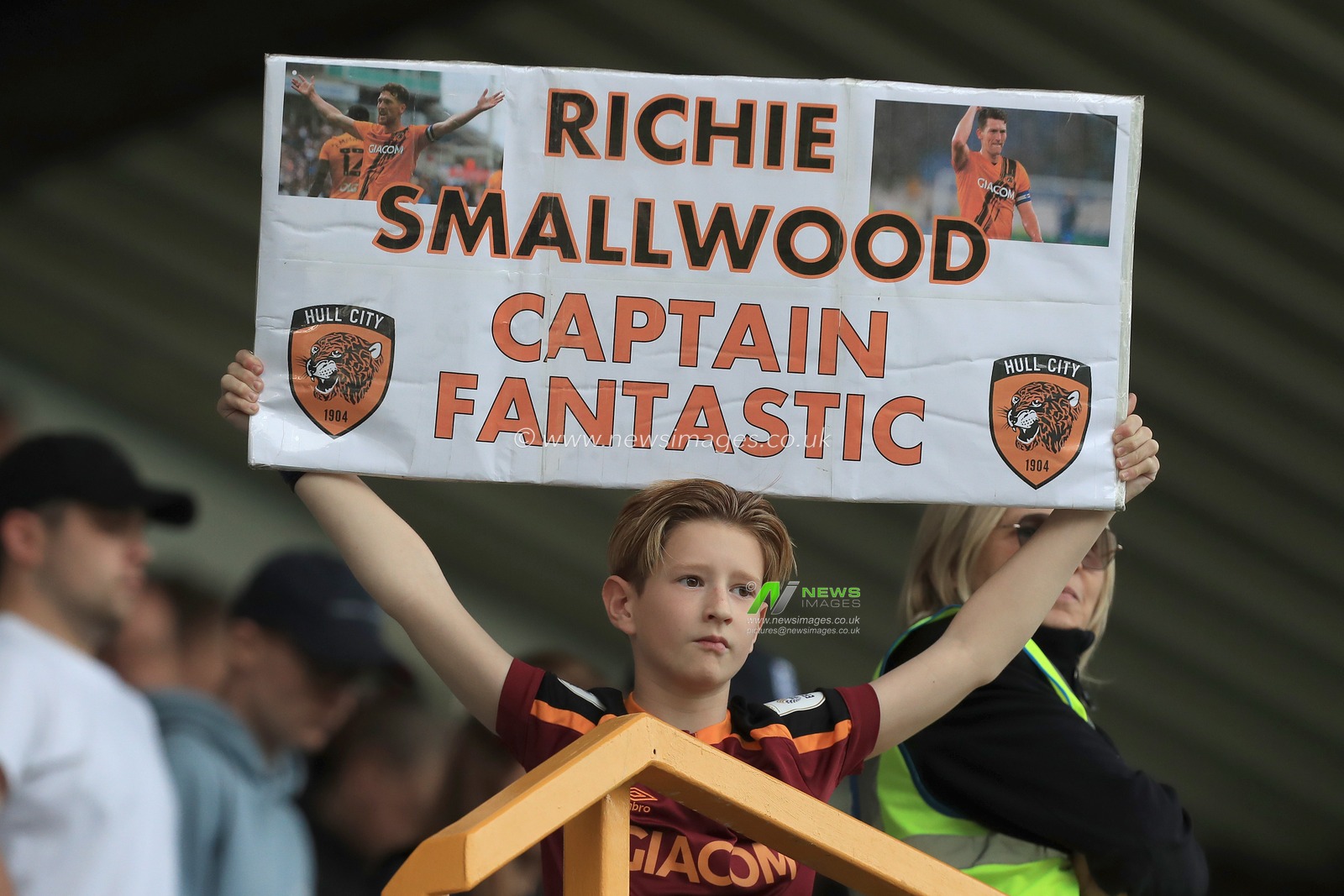 A young Hull City fan shows his appreciation for Richard Smallwood #6 of Hull City