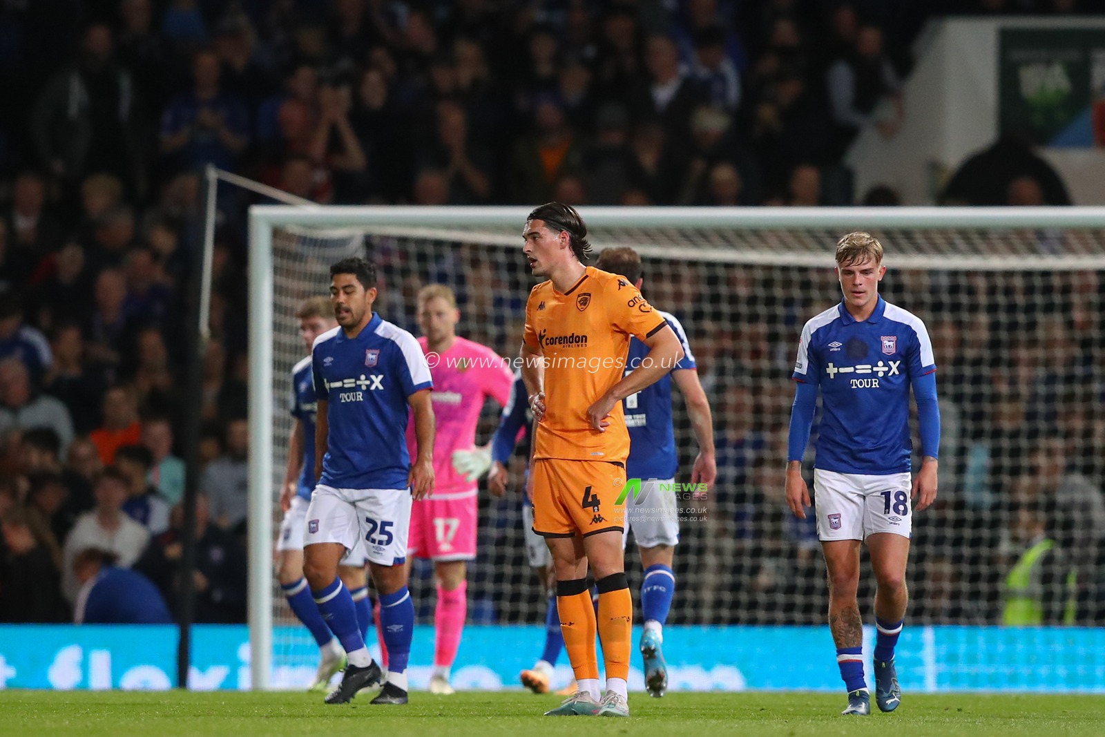 Jacob Greaves #4 of Hull City reacts to going 2-0 down during the Sky Bet Championship match Ipswich Town vs Hull City at Portman Road, Ipswich, United Kingdom, 3rd October 2023

(Photo by Gareth Evans/News Images)