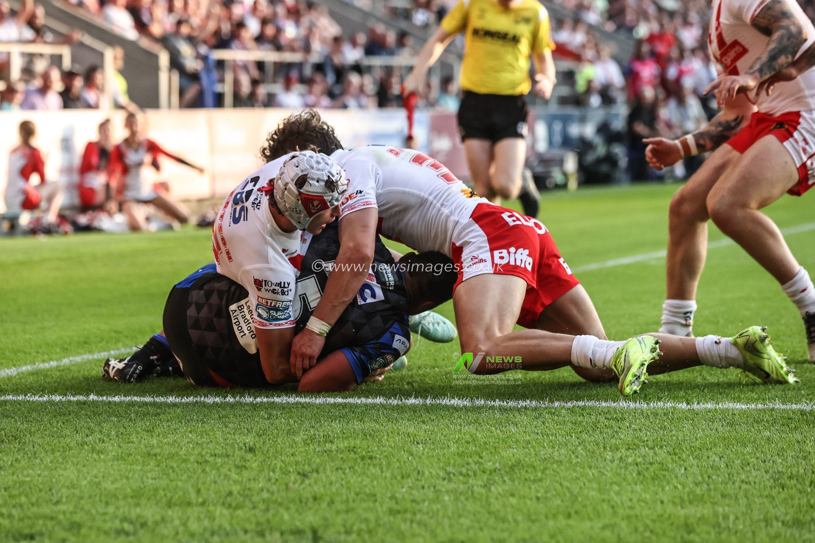 Ryan Hall of Leeds Rhinos is tackled by Harry Robertson of St. Helens just before the try line during the Betfred Super League round 15 match St Helens vs Leeds Rhinos at Totally Wicked Stadium, St Helens, United Kingdom, 20th June 2025

(Photo by Alfie Cosgrove/News Images)