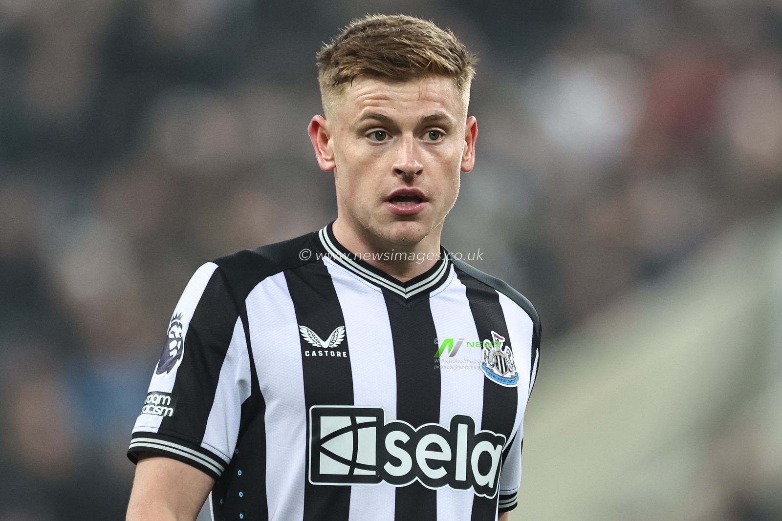 Harvey Barnes of Newcastle United during the Premier League match Newcastle United vs Everton at St. James's Park, Newcastle, United Kingdom, 2nd April 2024

(Photo by Mark Cosgrove/News Images)