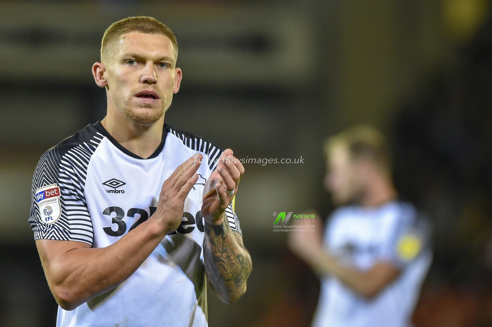 2nd October 2019, Oakwell, Barnsley, England; Sky Bet Championship, Barnsley v Derby County : Disappointed Martyn Waghorn (9) of Derby County claps travelling support.

Credit: Dean Williams/News Images