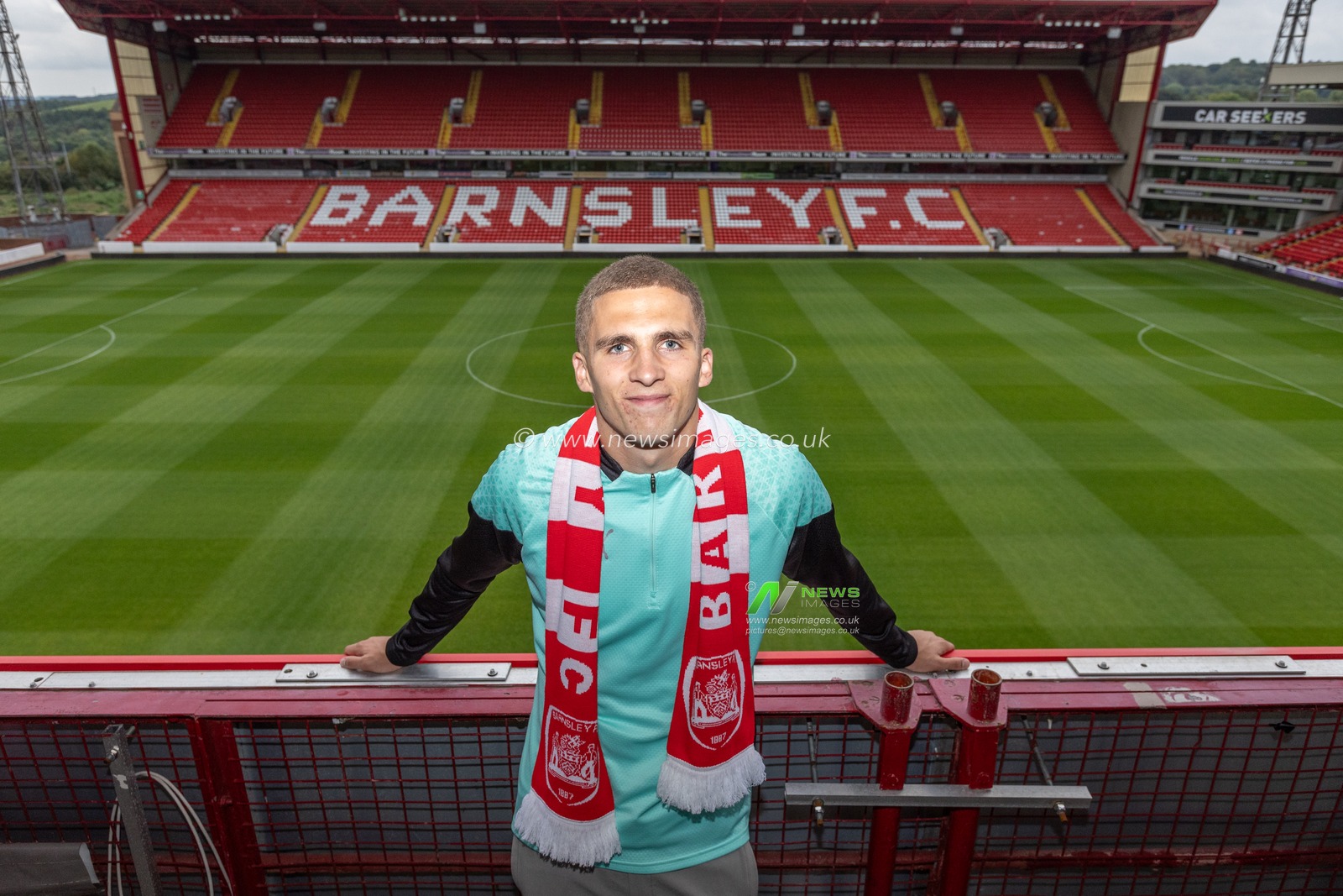 Owen Dodgson joins Barnsley FC on a season long loan from Burnley at Oakwell, Barnsley, United Kingdom, 1st September 2023

(Photo by Mark Cosgrove/News Images)