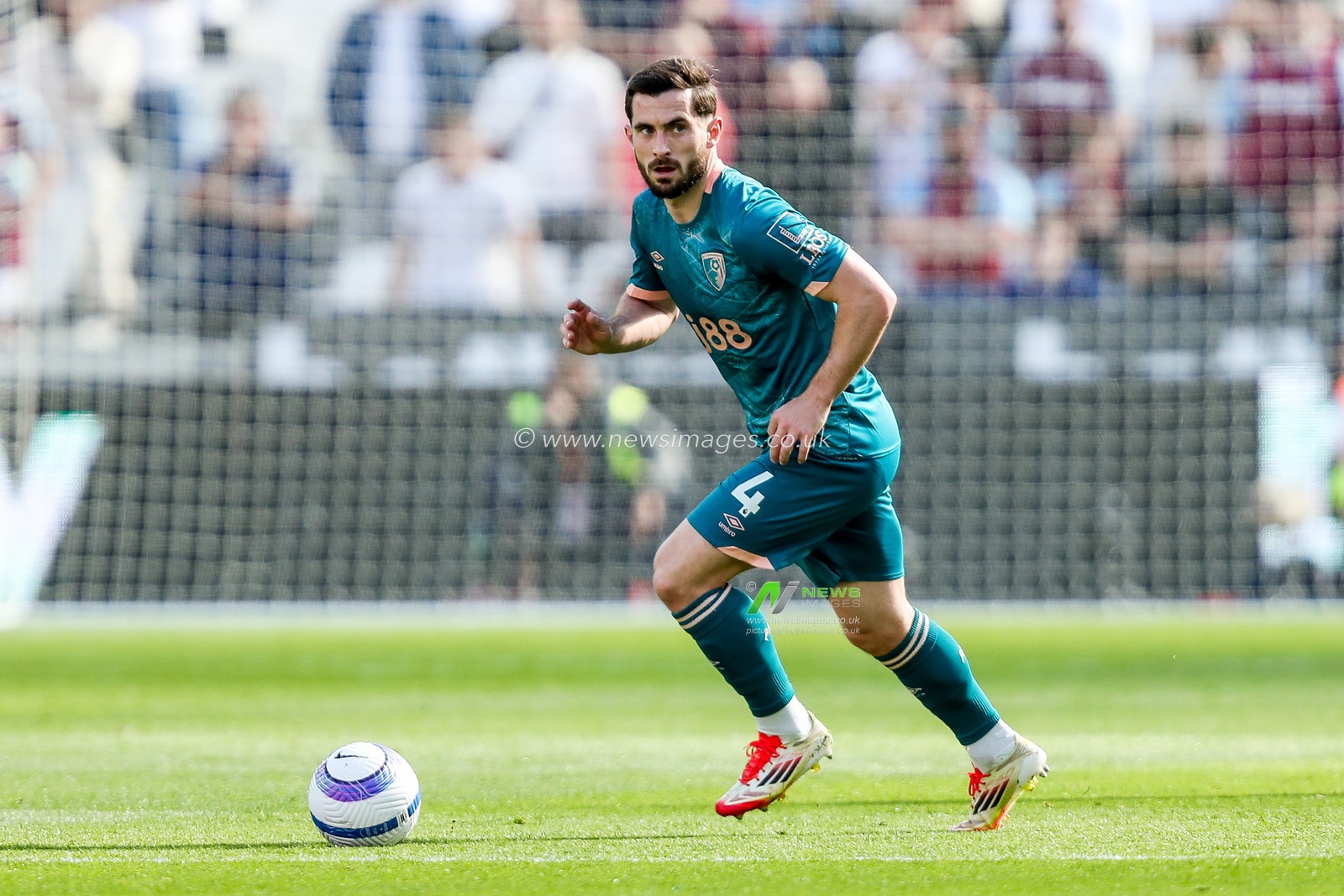 Lewis Cook of AFC Bournemouth runs with the ball during the Premier League match West Ham United vs Bournemouth at London Stadium, London, United Kingdom, 5th April 2025

(Photo by Izzy Poles/News Images)