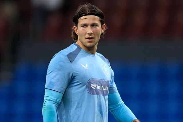 Burnley goalkeeper Max Weiß warms up ahead of the Sky Bet Championship match Burnley vs Middlesbrough at Turf Moor, Burnley, United Kingdom on 02 September 2026

(Photo by Jorge Horsted/News Images)