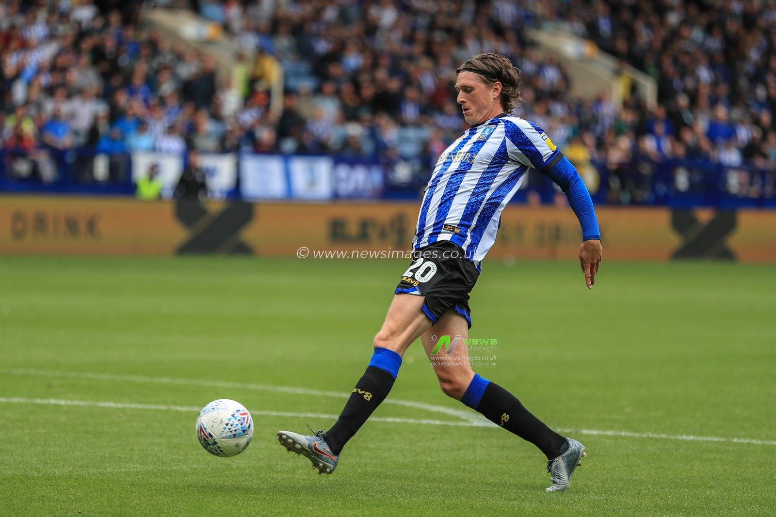 10th August 2019 , Hillsborough, Sheffield, England; Sky Bet Championship, Sheffield Wednesday vs Barnsley : Adam Reach (20) of Sheffield Wednesday shoots on gaol 

Credit: Mark Cosgrove/News Images,

English Football League images are subject to DataCo Licence