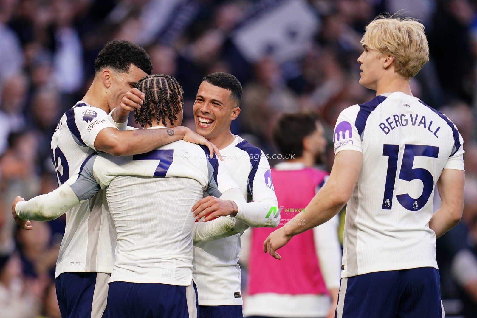 Tottenham players celebrate Xavi Simons of Tottenham Hotspur goal during the Premier League match Tottenham Hotspur vs Brighton & Hove Albion at Tottenham Hotspur Stadium, London, United Kingdom on 18 April 2026

(Photo by Harvey Murphy/News Images)
