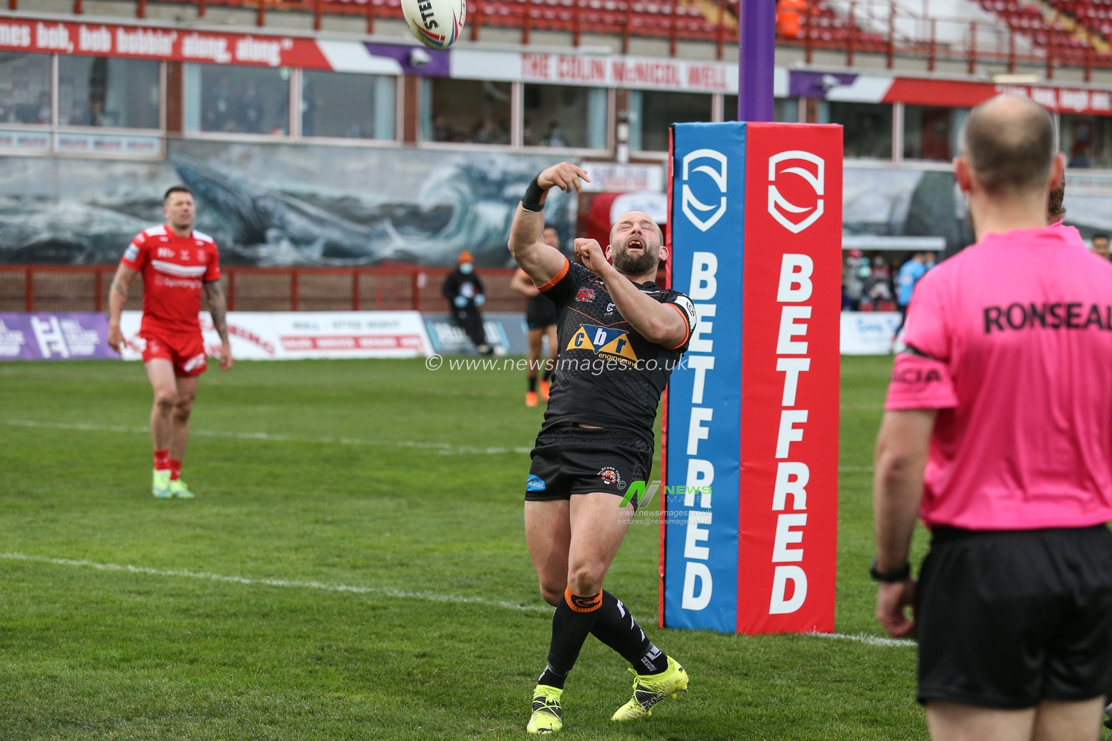 Paul McShane (9) of Castleford Tigers celebrates his try