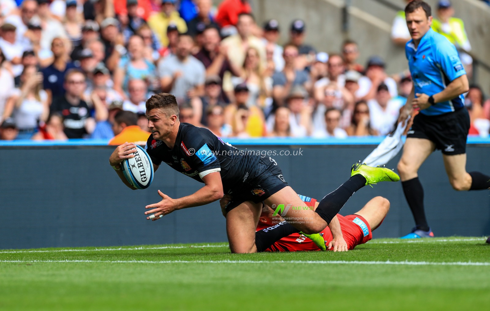 1st June 2019 , Twickenham, Twickenham Stadium, England ; Gallagher English Premiership Play-Off Final 2019, Exeter Chiefs vs Saracens ; Henry Slade (13) of Exeter crosses the line to make it 27-16 to the Chiefs

Credit: Georgie Kerr/News Images