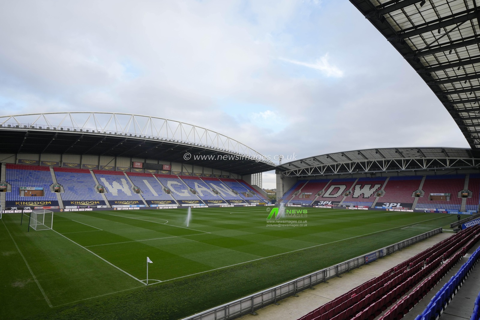 General view of DW Stadium before the Sky Bet Championship match Wigan Athletic vs Blackpool at DW Stadium, Wigan, United Kingdom, 12th November 2022

(Photo by Steve Flynn/News Images)