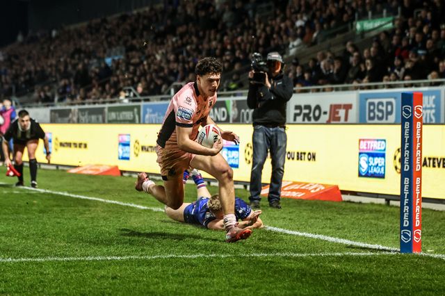 Lewis Martin of Hull FC goes over for a try during the Betfred Super League match Wakefield Trinity vs Hull FC at DIY Kitchens Stadium, Wakefield, United Kingdom on 05 March 2026

(Photo by Alfie Cosgrove/News Images)