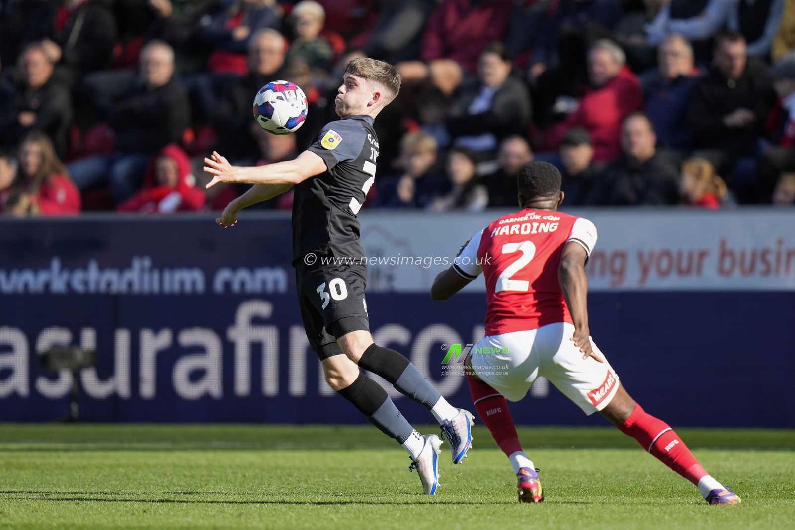 Ben Jackson #30 of Huddersfield Town controls the ball during the Sky Bet Championship match Rotherham United vs Huddersfield Town at AESSEAL New York Stadium, Rotherham, United Kingdom, 15th October 2022

(Photo by Steve Flynn/News Images)