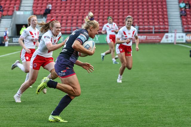 Anna Davies of Wigan Warriors runs in a solo try during the Betfred Women's Super League Round 13 match St Helens Women vs Wigan Warriors Women at Totally Wicked Stadium, St Helens, United Kingdom, 5th September 2025

(Photo by Mark Cosgrove/News Images)