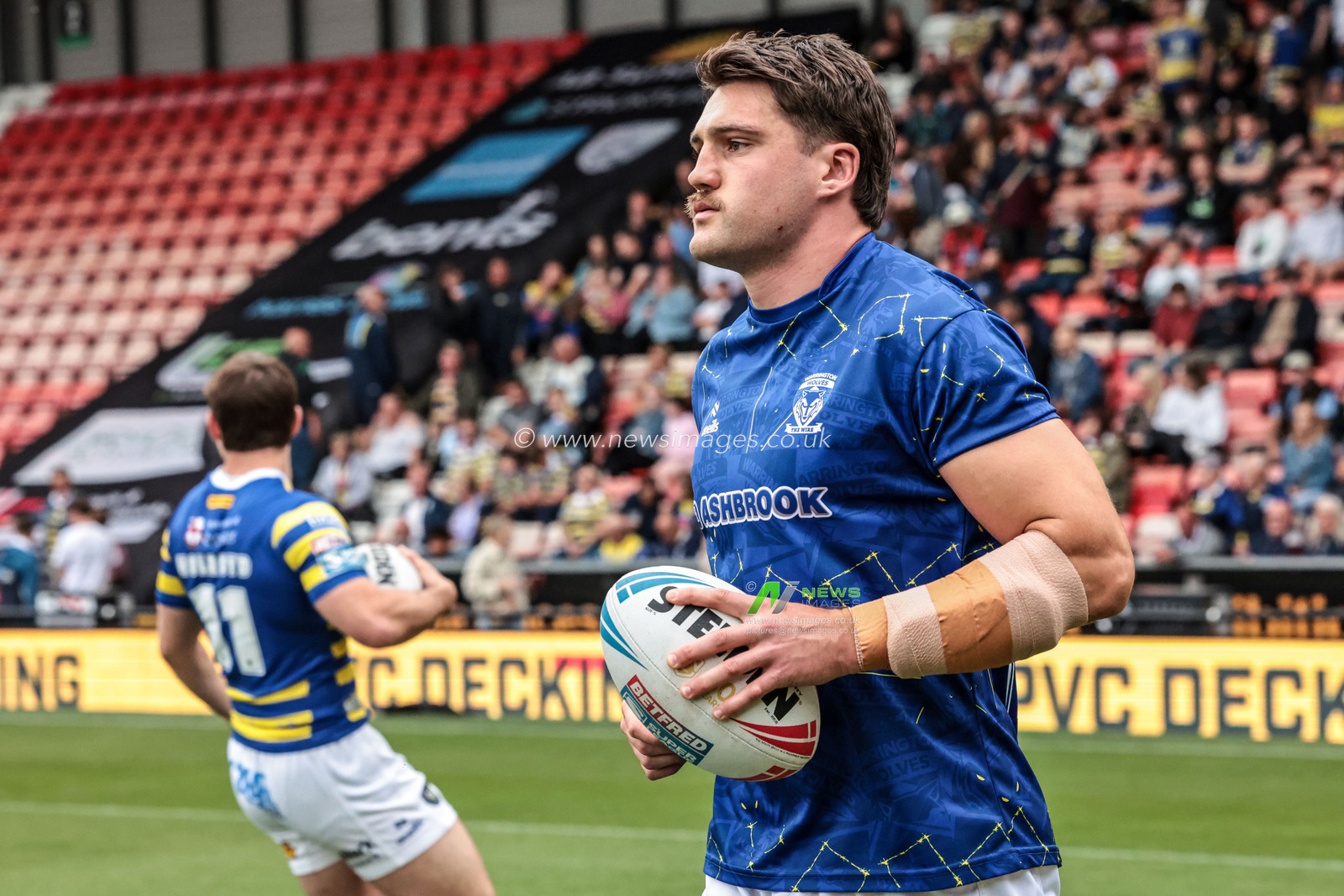 Liam Byrne of Warrington Wolves in the pre-game warm up during the Betfred Super League round 20 match Leigh Leopards vs Warrington Wolves at Leigh Sports Village, Leigh, United Kingdom on 25 July 2026

(Photo by Alfie Cosgrove/News Images)