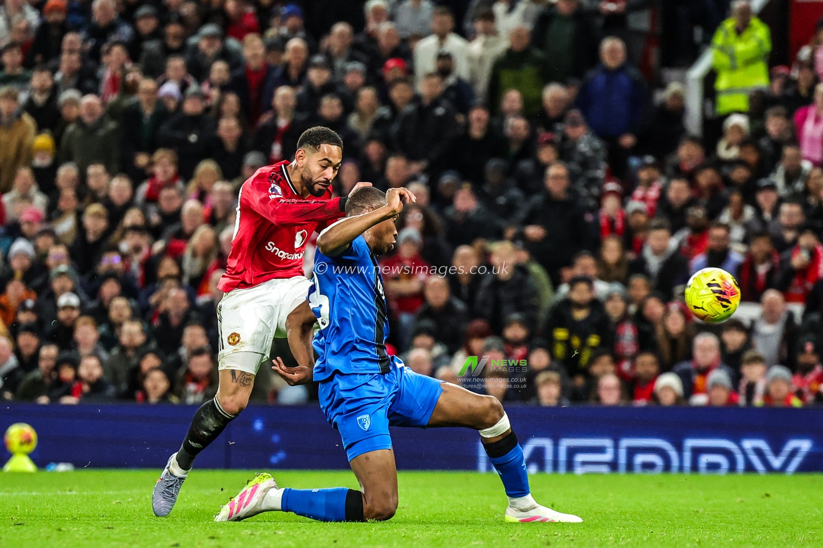Bafode Diakite of Bournemouth blocks a shot from Matheus Cunha of Manchester Untied during the Premier League match Manchester United vs Bournemouth at Old Trafford, Manchester, United Kingdom, 15th December 2025

(Photo by Mark Cosgrove/News Images)

*** GER AUT SUI OUT ***