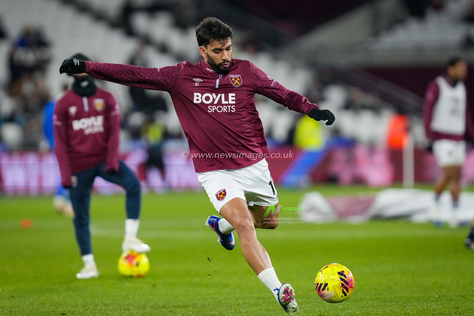 Lucas Paquetá of West Ham United shoots during warm up during the Premier League match West Ham United vs Brighton and Hove Albion at London Stadium, London, United Kingdom, 30th December 2025

(Photo by Maynard Manyowa/News Images)

*** GER AUT SUI OUT ***