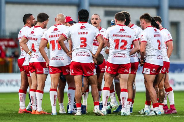 Hull KR have a team huddle after a try during the Betfred Super League round 10 match Hull KR vs Castleford Tigers at Sewell Group Craven Park, Hull, United Kingdom on 30 April 2026

(Photo by Alfie Cosgrove/News Images)