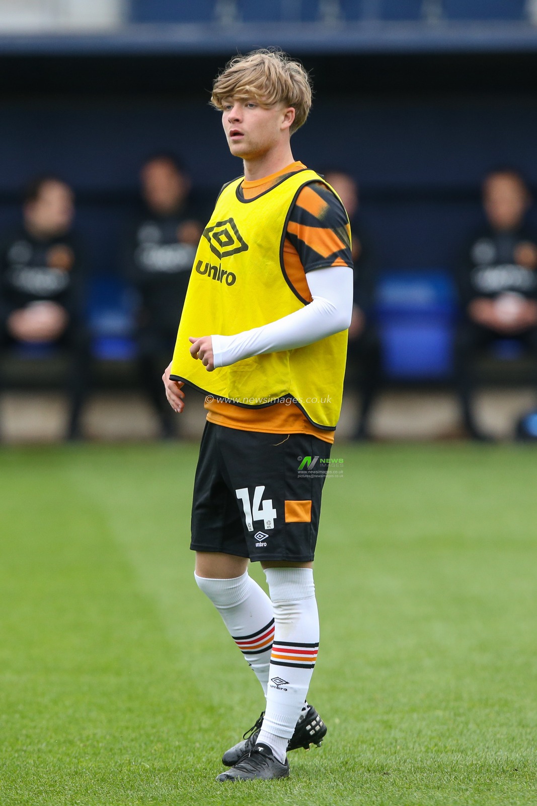 Harry Vaughan #14 of Hull City warms up during the Sky Bet Championship match Luton Town vs Hull City at Kenilworth Road, Luton, United Kingdom, 8th May 2023

(Photo by Arron Gent/News Images)