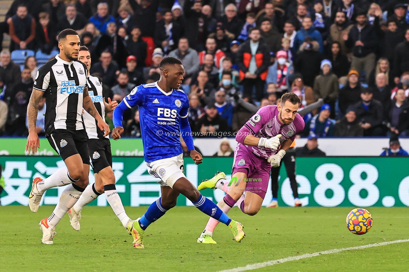 Patson Daka #29 of Leicester City scores to make it 2-0