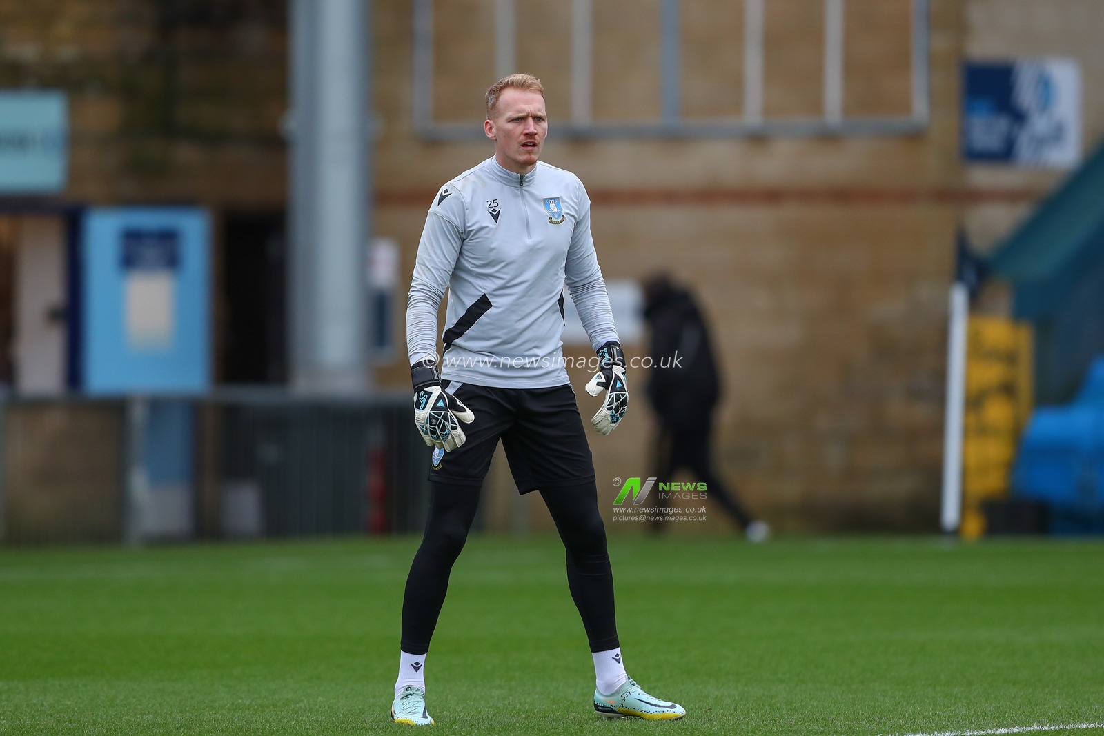 Cameron Dawson #25 of Sheffield Wednesday during the pre-game warm up ahead of the Sky Bet League 1 match Wycombe Wanderers vs Sheffield Wednesday at Adams Park, High Wycombe, United Kingdom, 14th January 2023

(Photo by Gareth Evans/News Images)