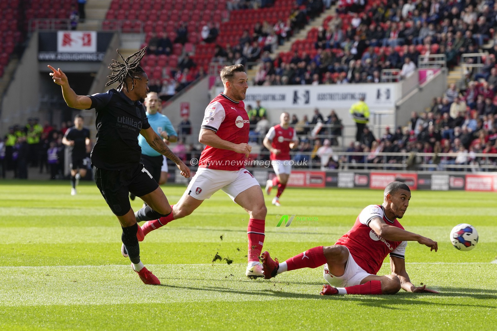 David Kasumu #18 of Huddersfield Town crosses the ball during the Sky Bet Championship match Rotherham United vs Huddersfield Town at AESSEAL New York Stadium, Rotherham, United Kingdom, 15th October 2022

(Photo by Steve Flynn/News Images)