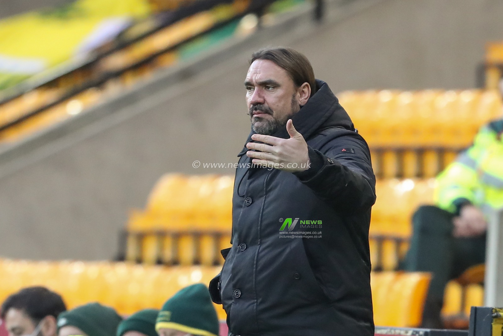 Daniel Farke manager of Norwich City gives his team instructions