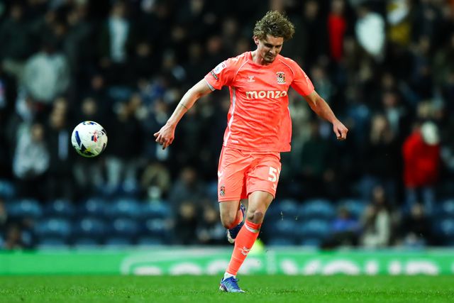 Jack Rudoni of Coventry City passes the ball forward during the Sky Bet Championship match Blackburn Rovers vs Coventry City at Ewood Park, Blackburn, United Kingdom on 17 April 2026

(Photo by Jorge Horsted/News Images)