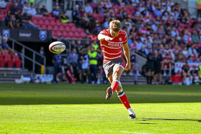 Charlie Atkinson of Gloucester Rugby scores a conversion during the Prem Rugby Cup match Bristol Bears vs Gloucester at Ashton Gate, Bristol, United Kingdom on 05 September 2026

(Photo by Alex Williamson/News Images)