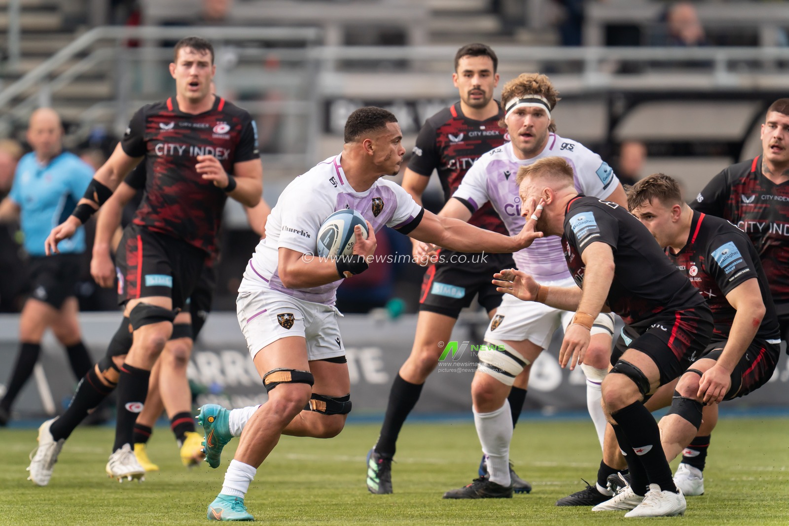 Juan Augustus #8 of Northampton Saints battles with  Jackson Wray #8 of Saracens during the Gallagher Premiership match Saracens vs Northampton Saints at StoneX Stadium, London, United Kingdom, 13th November 2022

(Photo by Richard Washbrooke/News Images)