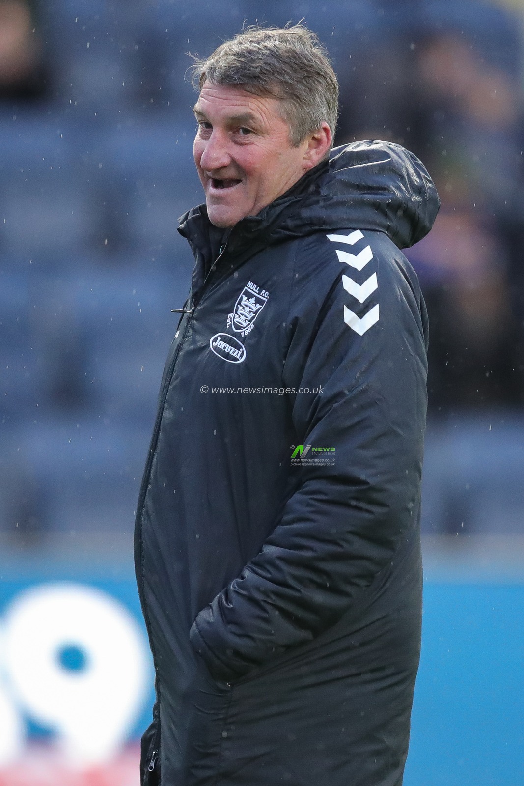 Tony Smith Head Coach of Hull FC during the pre match warm up ahead of the Betfred Super League Round 9 match Leeds Rhinos vs Hull FC at Headingley Stadium, Leeds, United Kingdom, 14th April 2023

(Photo by James Heaton/News Images)