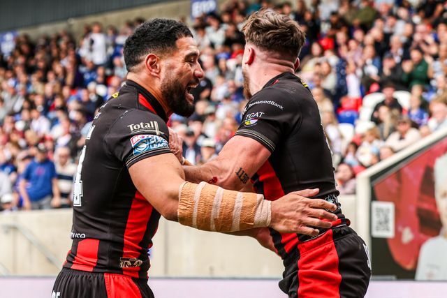 Matty Ashton of Warrington Wolves celebrates his try during the Betfred Super League round 26 match Wakefield Trinity vs Warrington Wolves at DIY Kitchens Stadium, Wakefield, United Kingdom on 05 September 2026

(Photo by Alfie Cosgrove/News Images)