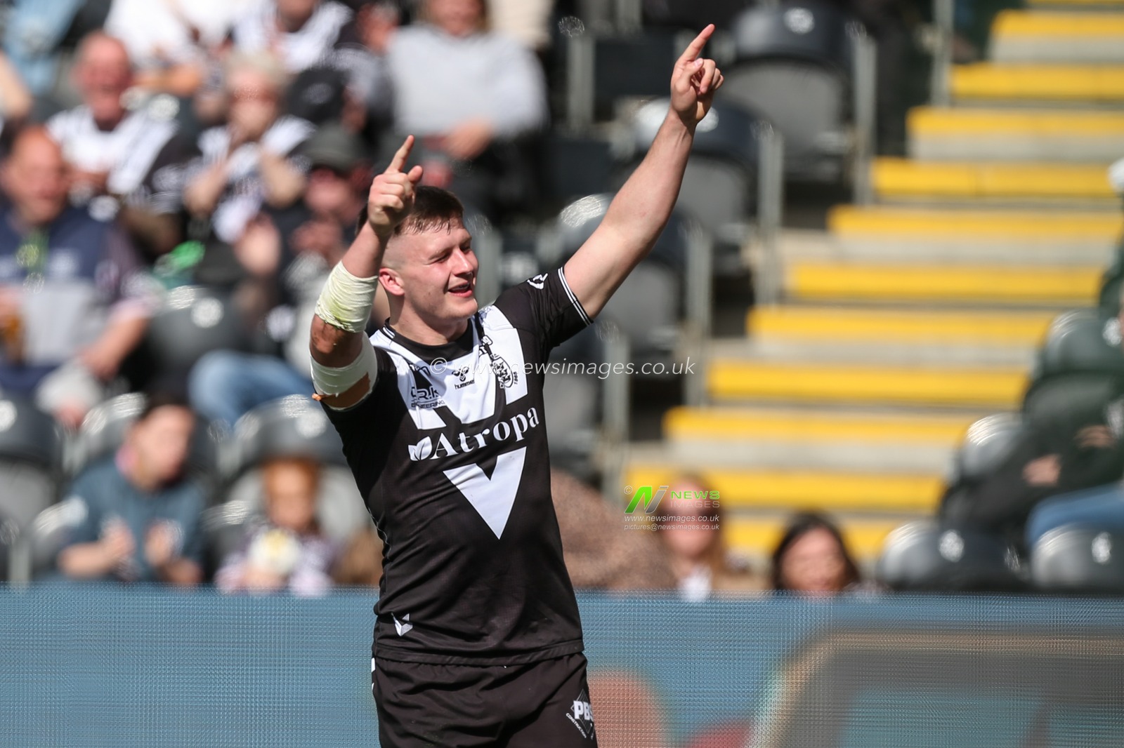Connor Wynne #23 of Hull FC celebrates his second try of the match