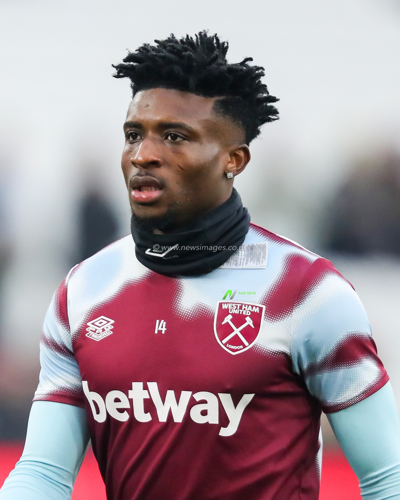 Mohammed Kudus of West Ham United warms up prior to the Premier League match West Ham United vs Crystal Palace at London Stadium, London, United Kingdom, 18th January 2025

(Photo by Izzy Poles/News Images)