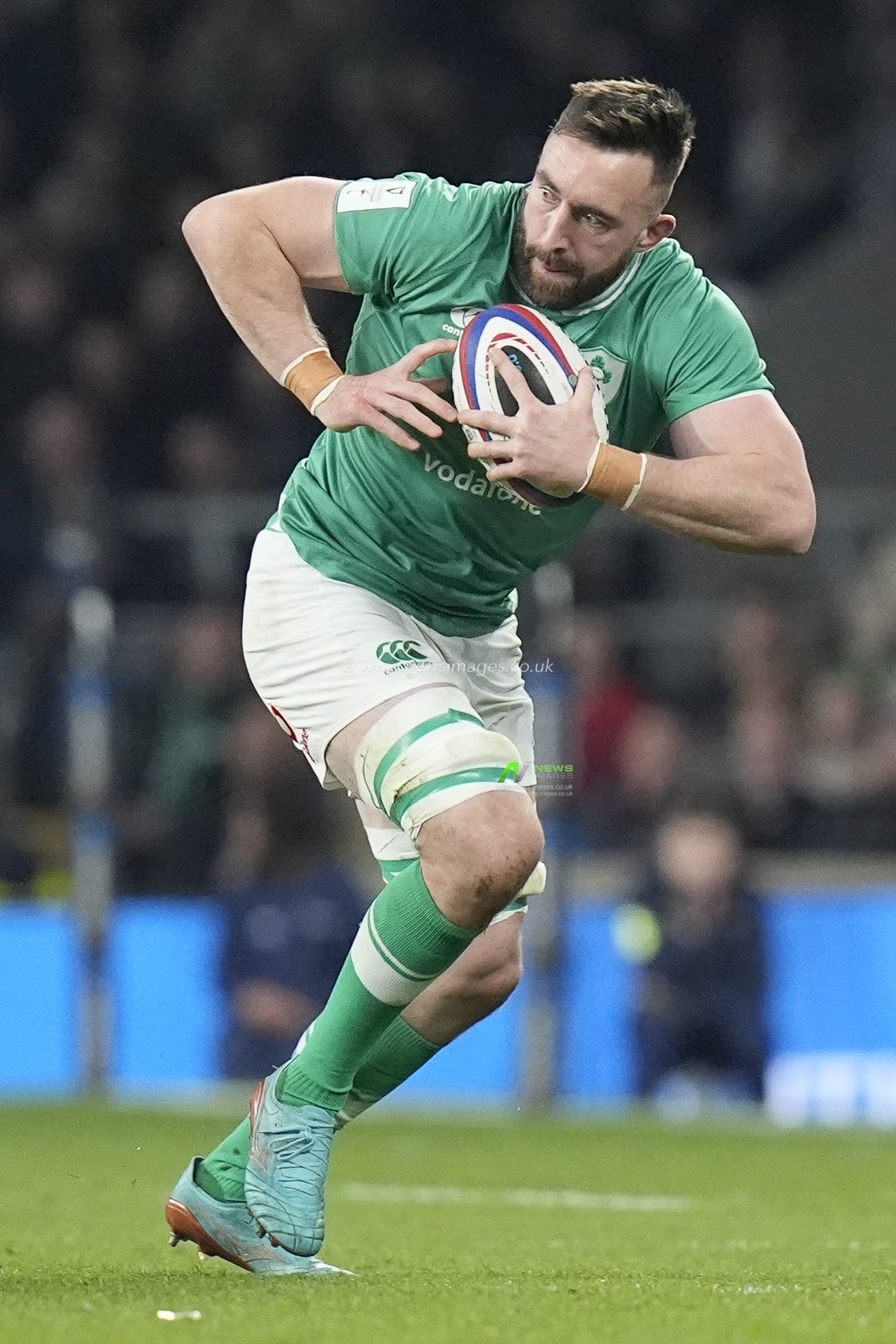 Jack Conan of Ireland runs with the ball during the 2024 Guinness 6 Nations match England vs Ireland at Twickenham Stadium, Twickenham, United Kingdom, 9th March 2024

(Photo by Steve Flynn/News Images)