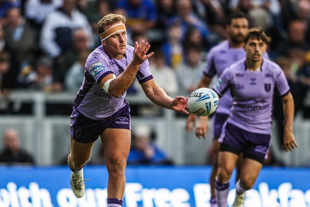 Jez Litten of Hull KR passes the ball during the Betfred Super League round 23 match Leeds Rhinos vs Hull KR at Headingley Stadium, Leeds, United Kingdom, 21st August 2025

(Photo by Alfie Cosgrove/News Images)