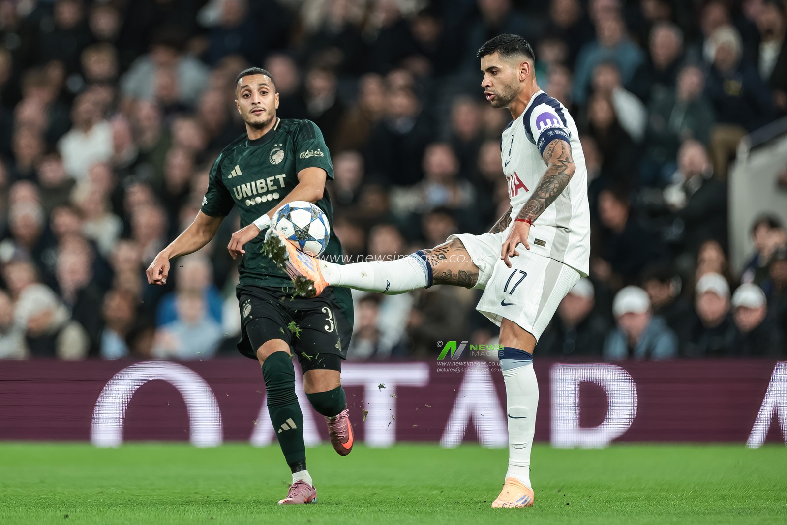 Cristian Romero of Tottenham Hotspur controls the ball pressured by Elias Achouri of Copenhagen during the UEFA Champions League Matchday 4 of 8 Tottenham Hotspur vs F.C. Copenhagen at Tottenham Hotspur Stadium, London, United Kingdom, 4th November 2025

(Photo by Mark Cosgrove/News Images)

*** GER AUT SUI OUT ***