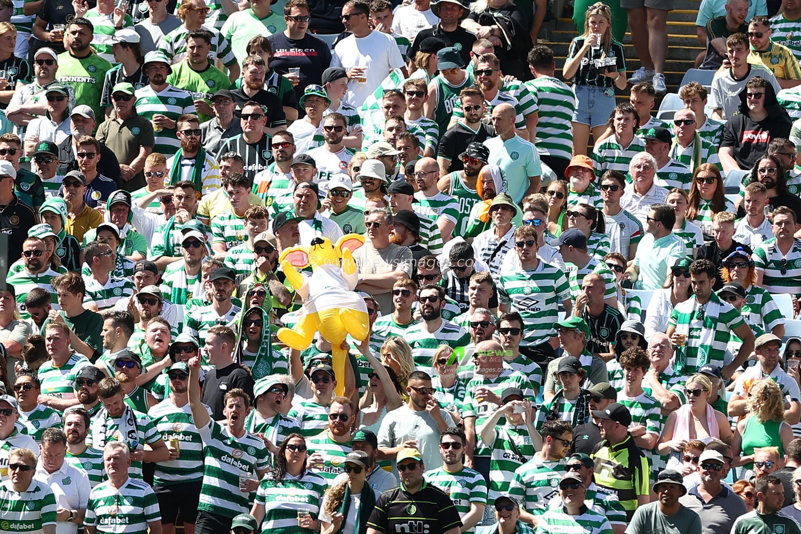 Celtic fans are seen during the Sydney Super Cup match Celtic vs Everton at Accor Stadium, Sydney, Australia, 20th November 2022

(Photo by Patrick Hoelscher/News Images)