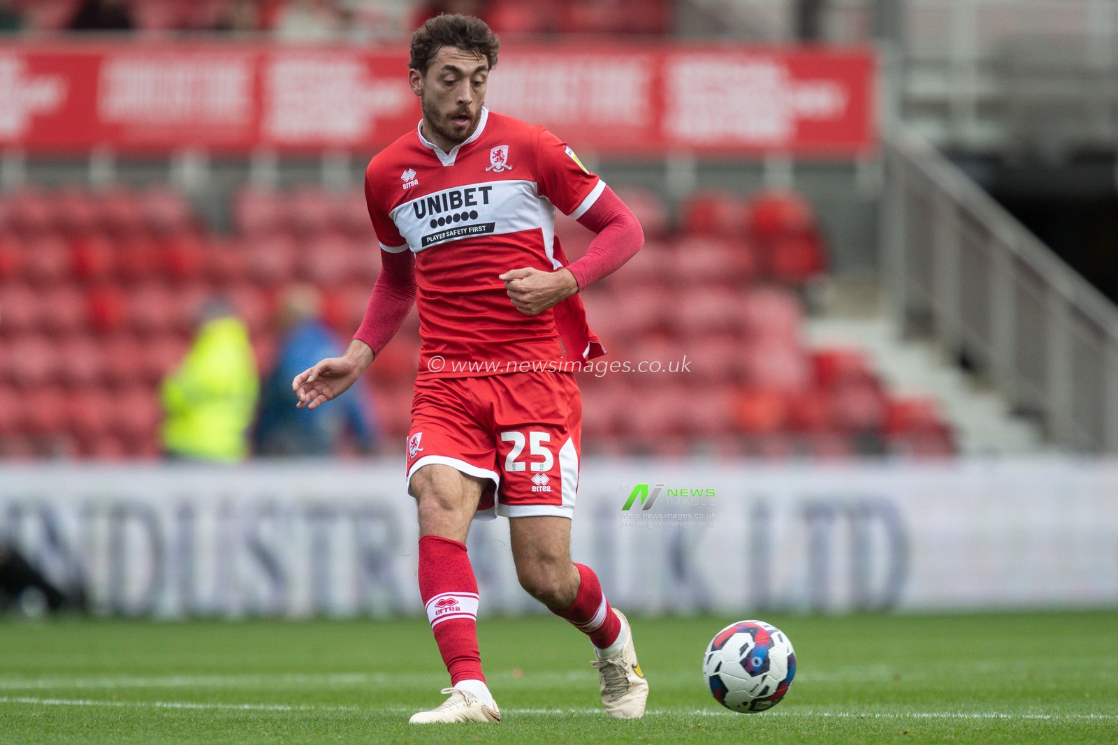 Matt Crooks #25 of Middlesbrough on the ball during the Sky Bet Championship match Middlesbrough vs Blackburn Rovers at Riverside Stadium, Middlesbrough, United Kingdom, 15th October 2022

(Photo by James Heaton/News Images)